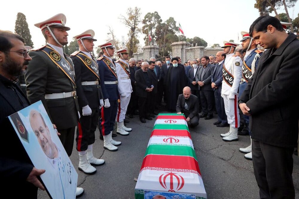 رئیسی و برخی اعضای کابینه هم بودند / وداع با پیکر رستم قاسمی در نهاد ریاست جمهوری + عکسها