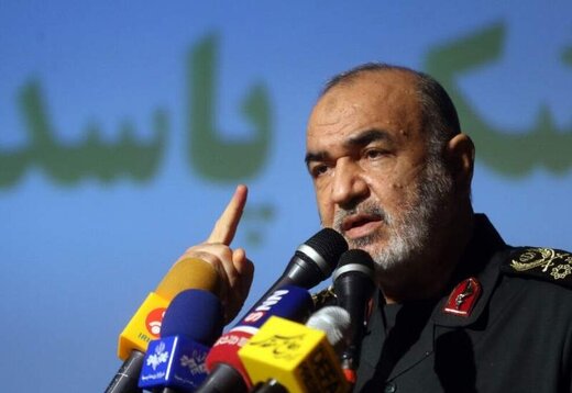 فرمانده کل سپاه: اکنون، تمام دشمنان به میدان آمده اند تا انقلاب اسلامی را شکست دهند / آنان درصدد ایجاد گسست بین رهبری و  مردم هستند
