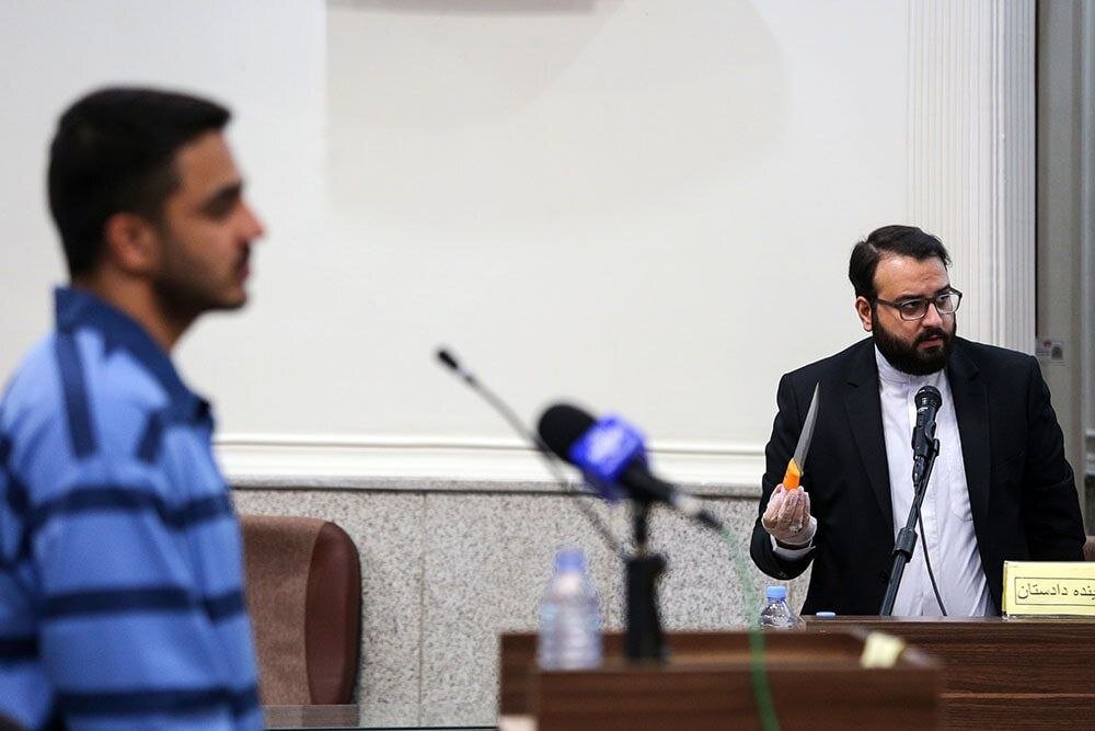 عکس | چاقویی که مجید رهنورد با آن دو بسیجی به شهادت رساند