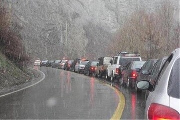 ترافیک نیمه سنگین در چالوس و ۴ محور دیگر/ بارش برف و باران در ۶ استان