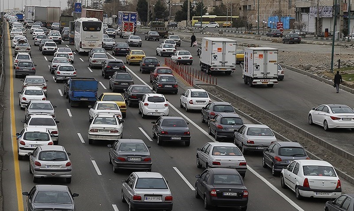 آخرین وضعیت جادههای کشور؛ بارش برف و باران در ۱۱ محور مواصلاتی
