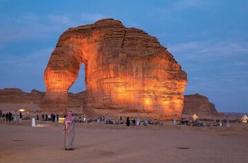 چرا گردشگران به عربستان هجوم بردند؟ چرا گردشگران به عربستان هجوم بردند؟