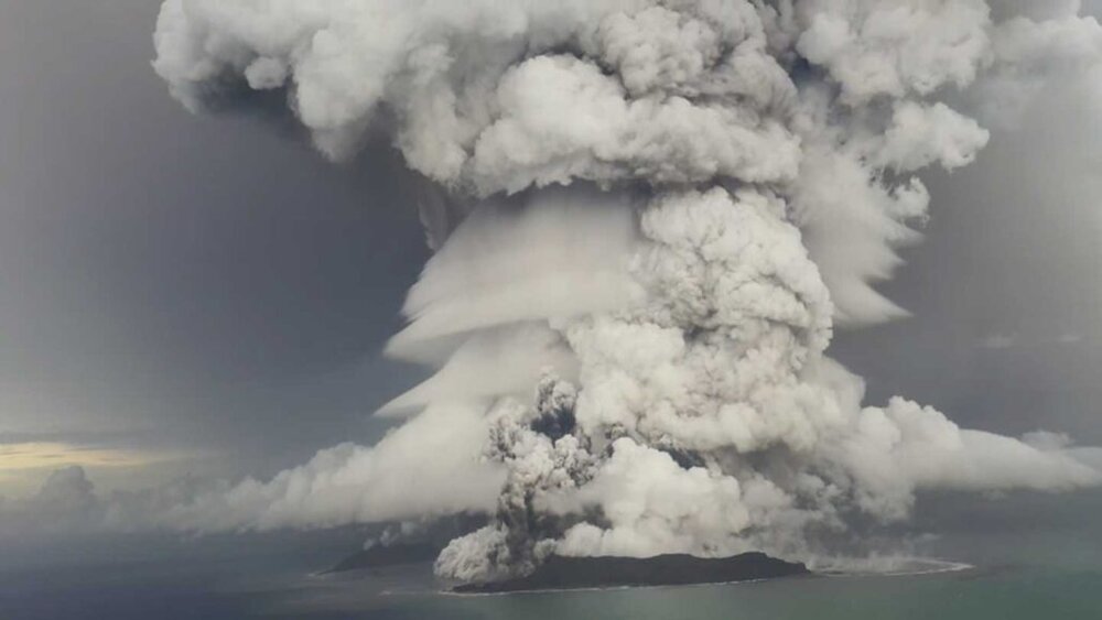 عکس | آتش‌فشانی که 400 هزار رعدوبرق با آن برخورد کرد و فورانش به فضا رسید!