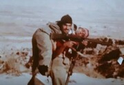 بازتاب مجازی گسترده تصویری تاثیرگذار از پدر سامان صیدی (محکوم به اعدام) در جبهه جنگ با عراق