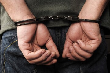 بازداشت سرهنگ قلابی با اسلحه کمری