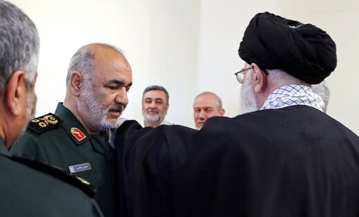 فرمانده کل سپاه : راه وسطی نداریم؛ یا باید قوی شویم یا تسلیم / فضای مجازی، تنها راه تهاجم دشمن است / رهبری فرمودند، این، تاکتیک نیست، اعتقاد است  فرمانده کل سپاه : راه وسطی نداریم؛ یا باید قوی شویم یا تسلیم / فضای مجازی، تنها راه تهاجم دشمن است / رهبری فرمودند، این، تاکتیک نیست، اعتقاد است