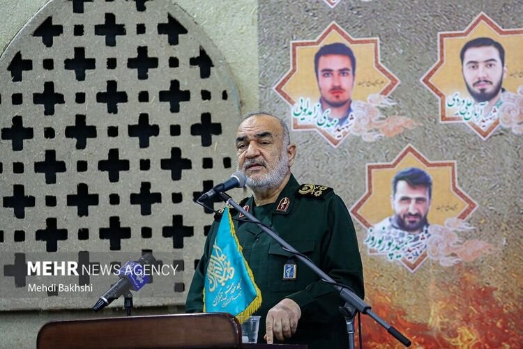همایش طلاب با لباس نظامی + عکسها