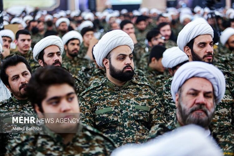 همایش طلاب با لباس نظامی + عکسها