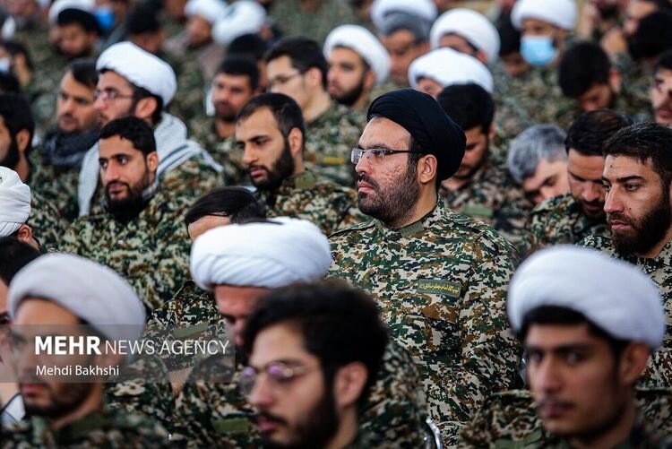 همایش طلاب با لباس نظامی + عکسها