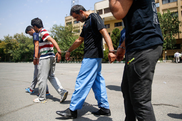 5783716 - بازداشت بیش از ۹۰۰ سارق و مالخر در تهران/ کشف ۵۵ قبضه سلاح گرم