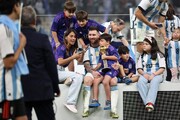 ببینید | جنجال در جشن قهرمانی آرژانتین؛ دلیل بی‌محلی مسی به پسرش چیست؟