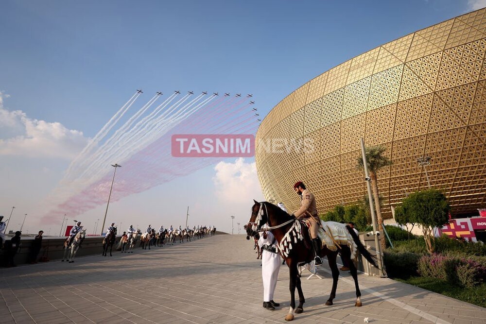 عکس | پرواز هواپیماهای نمایشی به مناسبت «روز ملی قطر» بر فراز استادیوم لوسیل