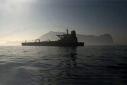 ببینید | اولین تصاویر از توقیف نفتکش متخلف در آب‌های دریای عمان