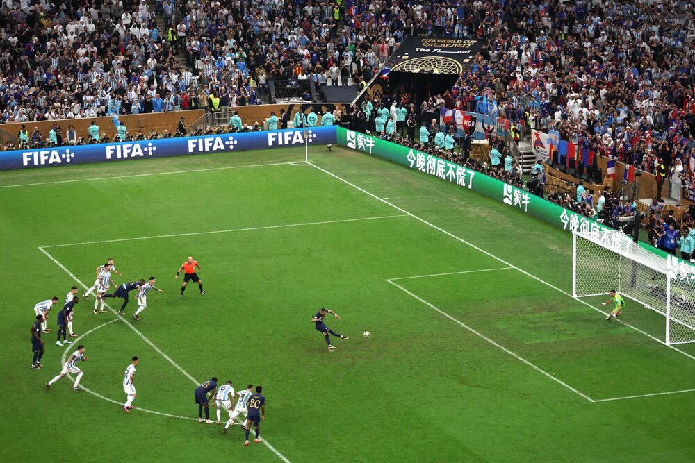 دست خدا روی شانههای مسی