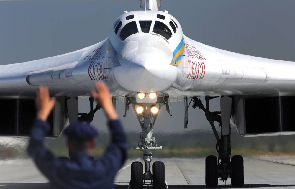 5784399 - روسیه قوی سفید اتمی را قدرتمندتر از همیشه به پرواز درآورد / عکس