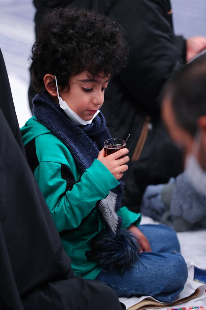 حضور «آرتین» در دیدار رهبری با خانواده شهدای حادثه تروریستی شاهچراغ + عکسها