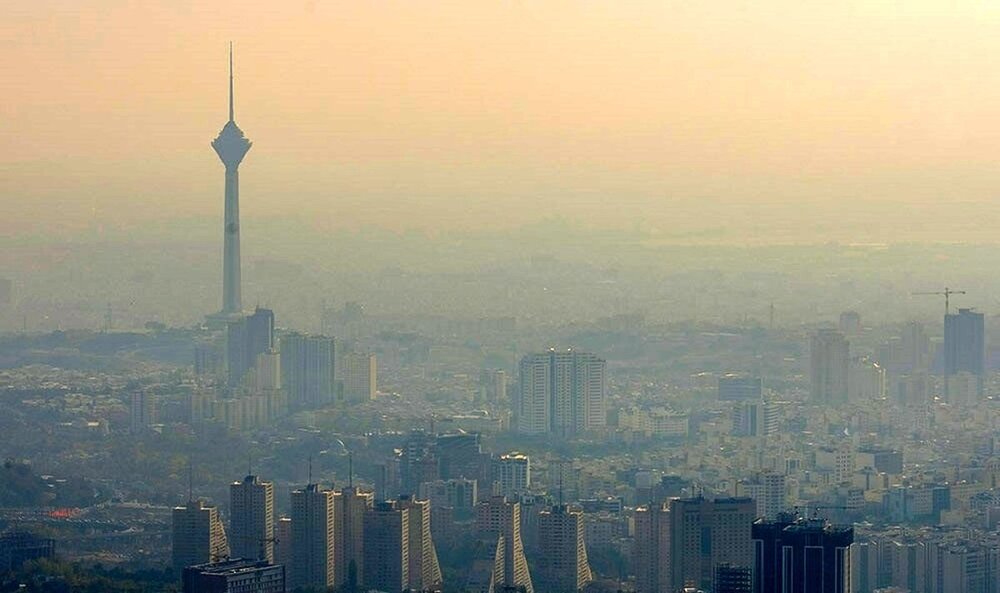 - هشدار آلودگی هوای تهران؛ ۲۰ ایستگاه در وضعیت قرمز