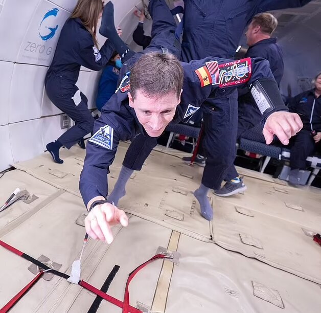عکس | ۱۴ فضانورد دارای معلولیت در شرایط بی‌وزنی قرار گرفتند