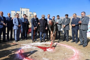 کلنگ ساخت آموزشگاه ۹کلاسه در فرخشهر به زمین زده شد