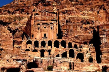 شهر مقدس مسلمانان مکه است یا پترا؟

