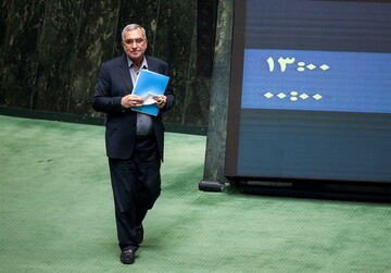 تناقض در کمیسیون بهداشت برای استیضاح وزیر/ مجلسیها چشم روی کمبود دارو میبندند؟ تناقض در کمیسیون بهداشت برای استیضاح وزیر/ مجلسیها چشم روی کمبود دارو میبندند؟