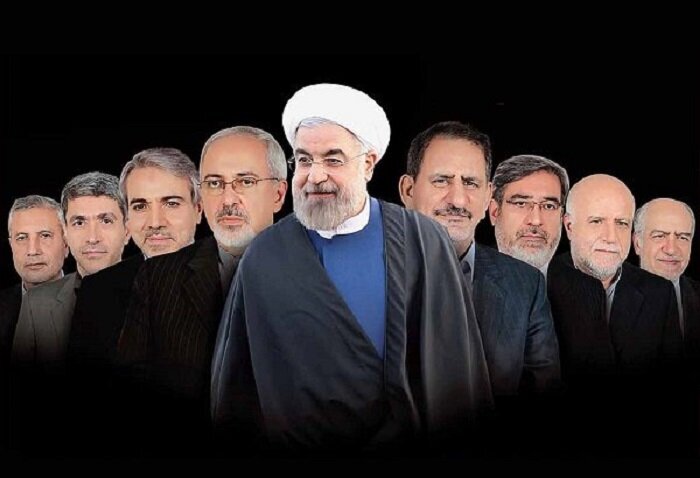 چاپلوس ها در جلسه با احمدی نژاد چه گفتند؟/ بدون حجاب با عفت ارجح بر با حجاب بدون عفت است/ بدون اصلاحات ساختاری انقلاب می شود