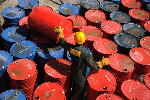 افت بی‌سابقه قیمت نفت خام روسیه/ روسیه تولید را کاهش می‌دهد