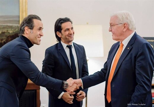 تیتر یک عجیب روزنامه «تهران تایمز» درباره دیدار رئیسجمهور آلمان و علی کریمی + عکس تیتر یک عجیب روزنامه «تهران تایمز» درباره دیدار رئیسجمهور آلمان و علی کریمی + عکس