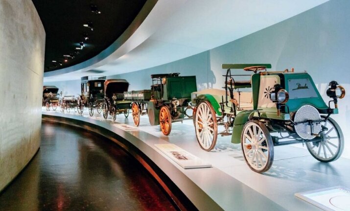 چهره دیدنی جد بزرگ کامیونهای نارنجی بنز / عکس