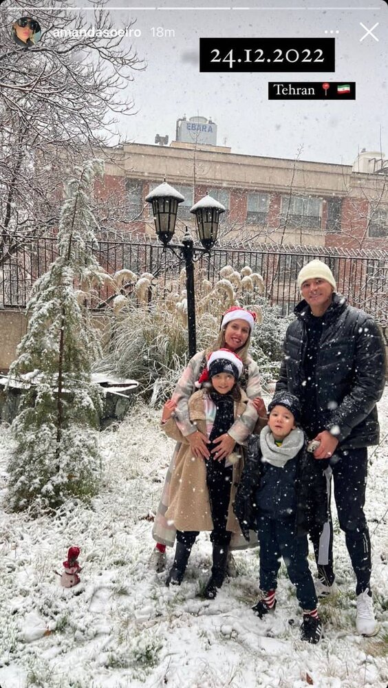 عکس | قاب برفی مدافع برزیلی استقلال و خانوادهاش