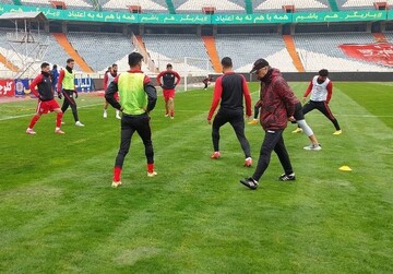 عکس | رونمایی از «آقای دکتر» به بهانه بازی پرسپولیس - پیکان!