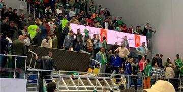 عکس | مجروح شدن 27 تماشاگر پس از ریزش سکوهای ورزشگاه