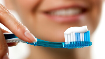 هنگام مسواک زدن چه مقدار خمیر دندان استفاده کنیم؟