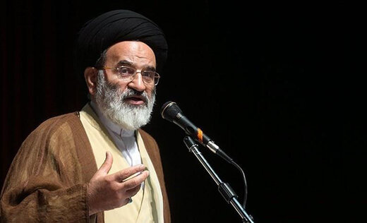 تقوی، نماینده تهران: شرکت‌های هواپیمایی فکری برای اقامه نماز مسافران کنند