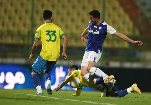 مدافع استقلال باید اخراج می‌شد!