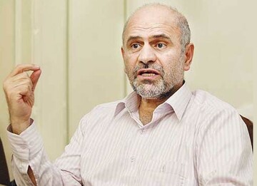 فرشاد مومنی: در دستگاه های رسمی به جای ترویج اندیشه های امثال شهید بهشتی و مطهری و طالقانی و صدرها به برخی مداحی های توخالی و هتاکانه بها داده می شود