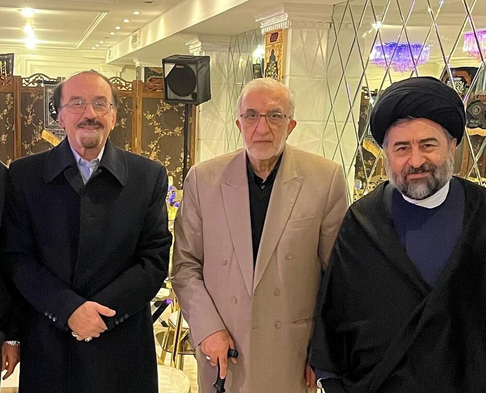 حضور در مجلسی به درازی یک قرن