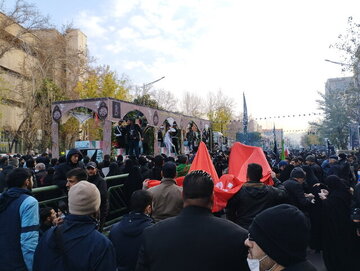  روزنامه اصولگرا:هم آنان که در تشییع شهدای گمنام شرکت کردند مردمند، هم آنان که در اعتراضات به خیابان آمدند