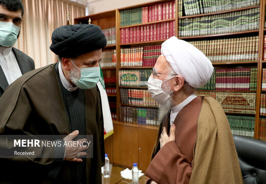 توئیت های مشفقانه «آیت الله» به دولت رئیسی/ جاده ای که رئیسی در آن ایستاده،احمدی نژاد در انتهای آن است توئیت های مشفقانه «آیت الله» به دولت رئیسی/ جاده ای که رئیسی در آن ایستاده،احمدی نژاد در انتهای آن است