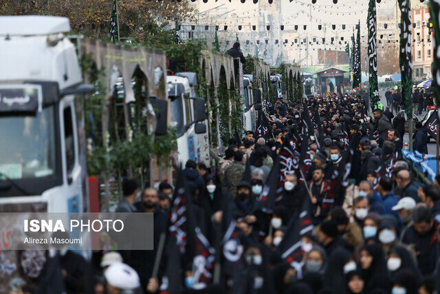 تشییع باشکوه پیکرهای پاک ۲۰۰ شهید گمنام دفاع مقدس در تهران + تصاویر