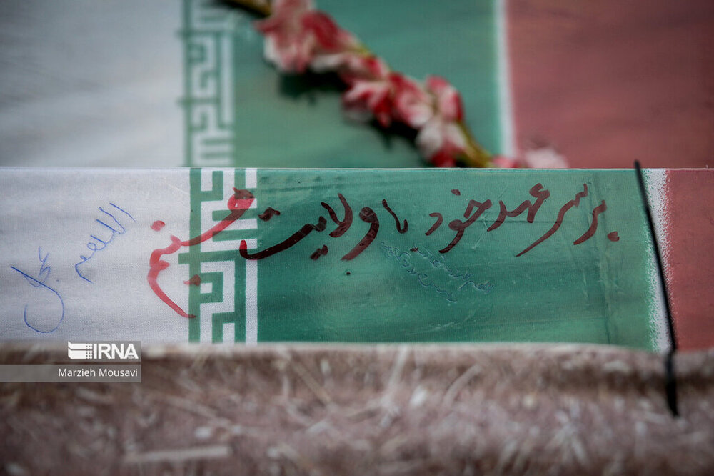 تشییع پیکرهای پاک ۲۰۰ شهید گمنام دفاع مقدس در تهران + عکسها