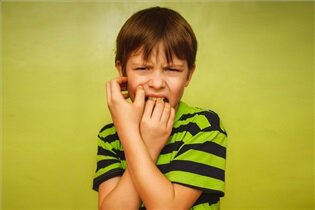 علت تیک عصبی در کودکان چیست؟
