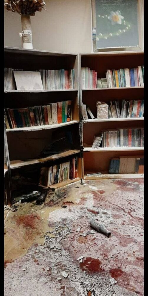 خبرگزاری اصولگرا روایت کرد / حمله با «کوکتل مولوتف» به دفتر بسیج دانشجویی دانشگاه تهران شمال + عکس‌ها