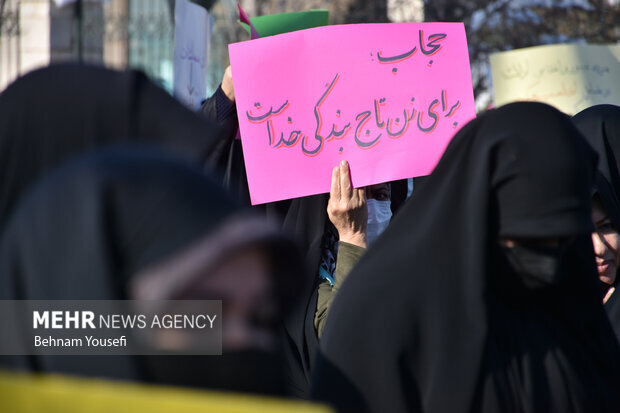  تجمع مردمی در «حمایت از حجاب» / اعتراض به «اقدامات هنجارشکنانه کشف‌ حجاب» + عکس‌ها