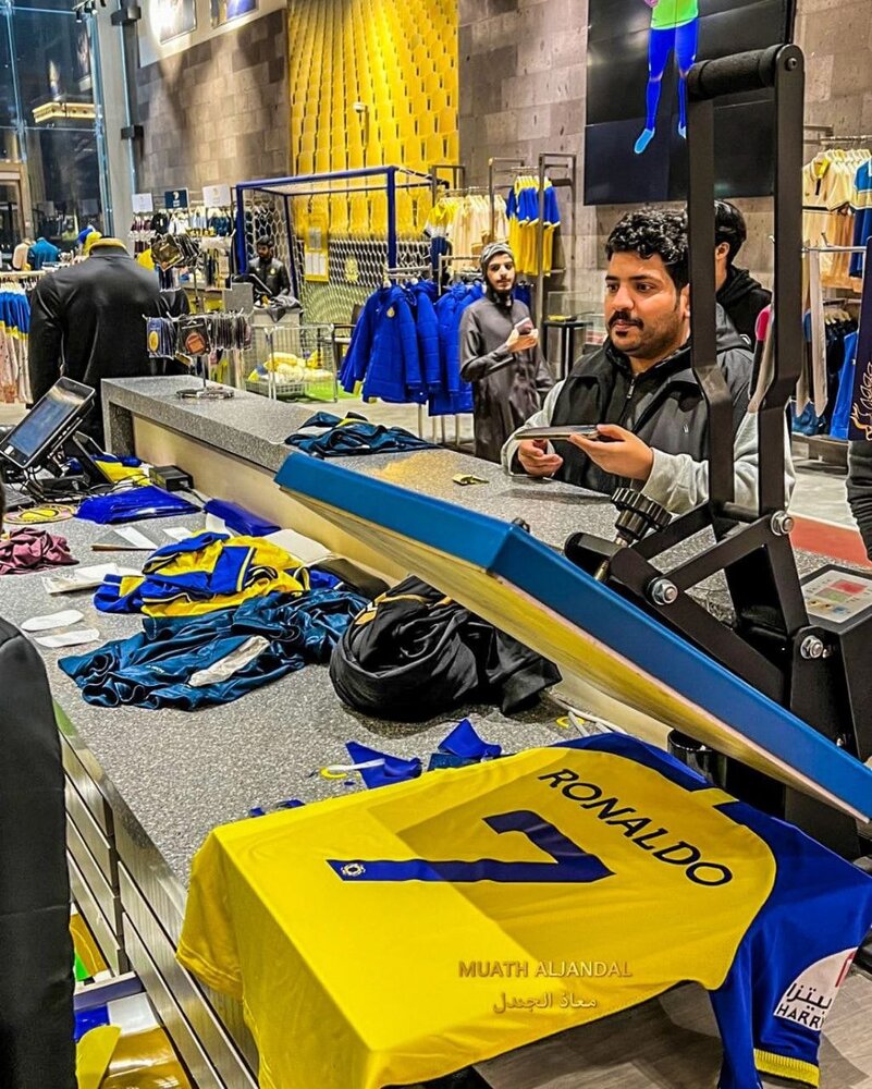 عکس| لباس رونالدو از حالا در فروشگاه رسمی النصر!