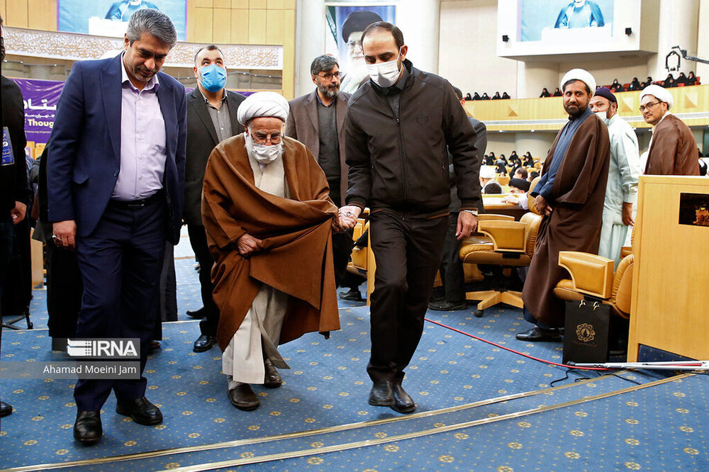 تصاویری متفاوت از آیتالله جنتی در کنگره «استاد فکر»