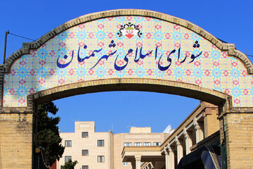 جلوی عبور آزادراه حرم تا حرم از پارک کوهستان سمنان بایستیم 