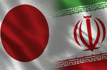  توهین عضو پارلمان ژاپن به پرچم ایران ! + عکس 