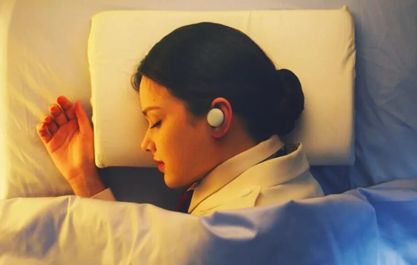 این هدفون را در گوش بذارید تا خواب راحتی داشته باشید!