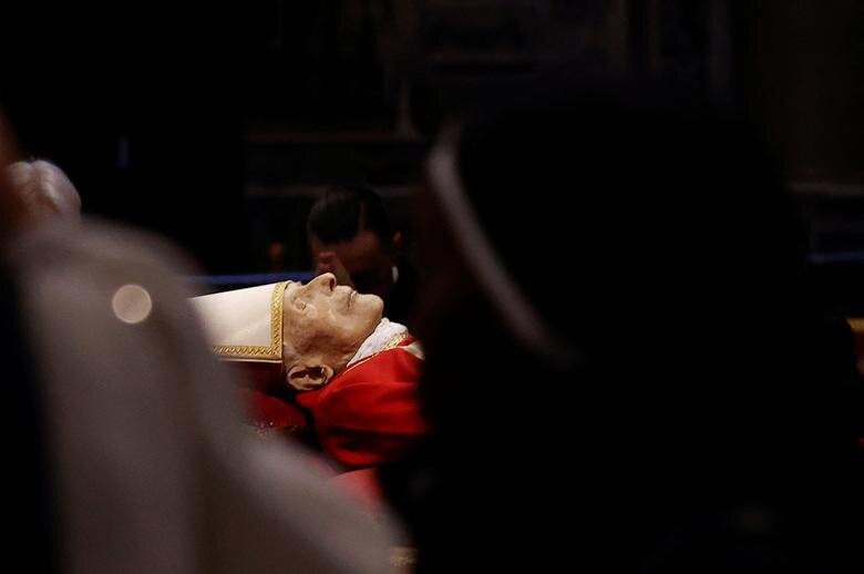 وداع با جسد پاپ بندیکت/عکس